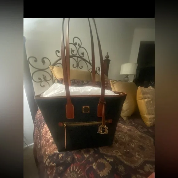 Dooney and Bourke Pebble leather shopper tote. Black. NWT - Picture 10 of 15